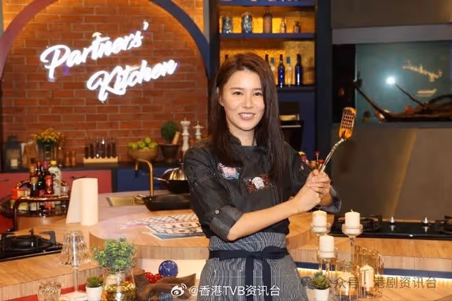 黃翠如蕭正楠同場打情罵俏！滕麗名煲雞湯搵老公做白老鼠