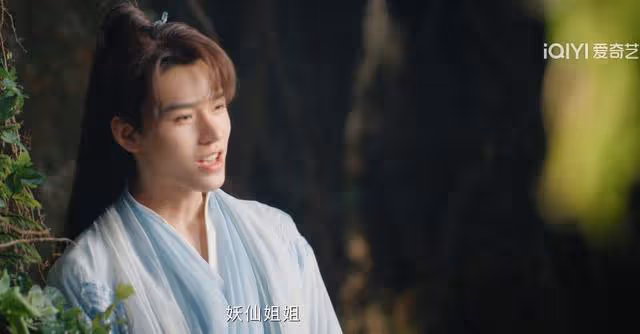 《月紅篇》開播,楊冪濾鏡太重,郭曉婷演技尷尬,胡連馨撞臉多人