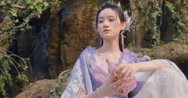 《月紅篇》開播,楊冪濾鏡太重,郭曉婷演技尷尬,胡連馨撞臉多人