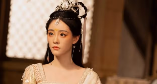 《月紅篇》開播，楊冪濾鏡太重，郭曉婷演技尷尬，胡連馨撞臉多人