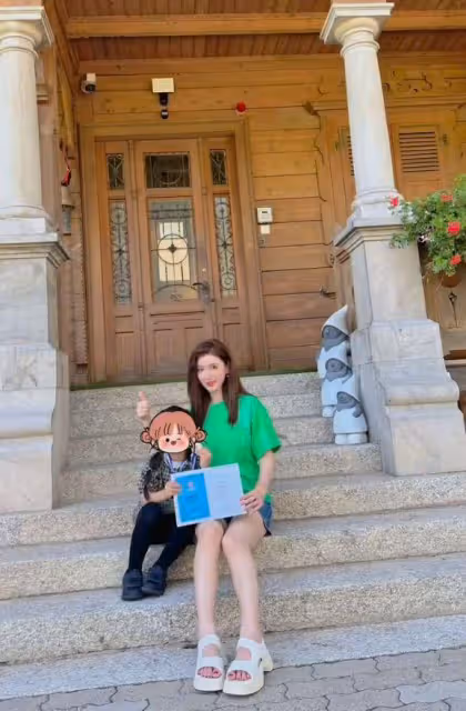 張萌陪女兒出國參加夏令營,學費近兩萬,小小萌富養長大卻很懂事