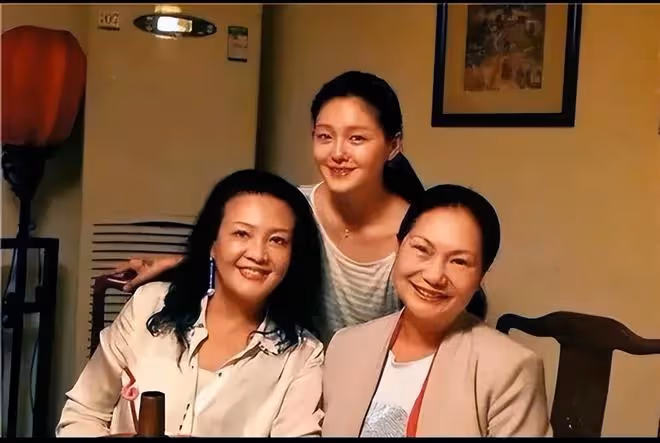 張蘭攤上大事！大S兒子被爆退學，網友吵翻天，真相打了誰的臉？