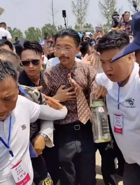 海來阿木發文批評直播打賞,卻遭到網友留言打臉:你忘了來時的路