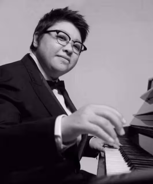 韓紅不是男人婆也不是女漢子,而是大女人,穿對了衣服知性又幹練