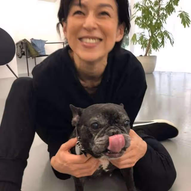 鈴木保奈美自然老去的樣子真美,尤其是配飾好會搭配,優雅又帥氣
