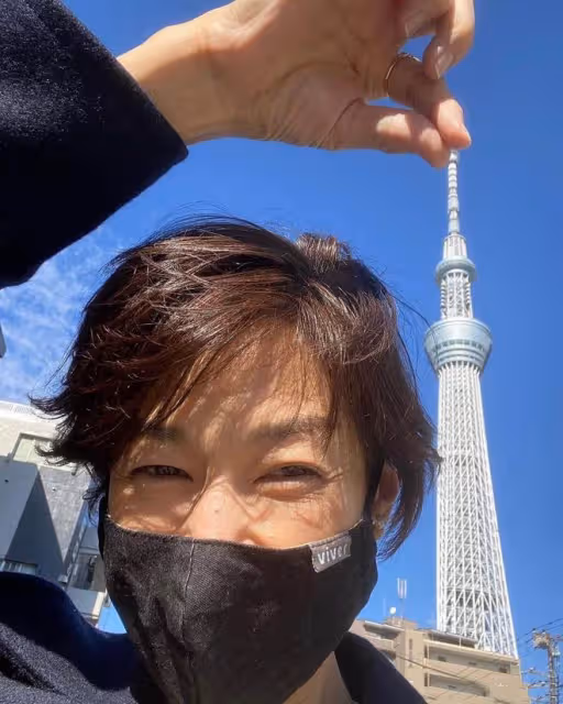 鈴木保奈美自然老去的樣子真美,尤其是配飾好會搭配,優雅又帥氣