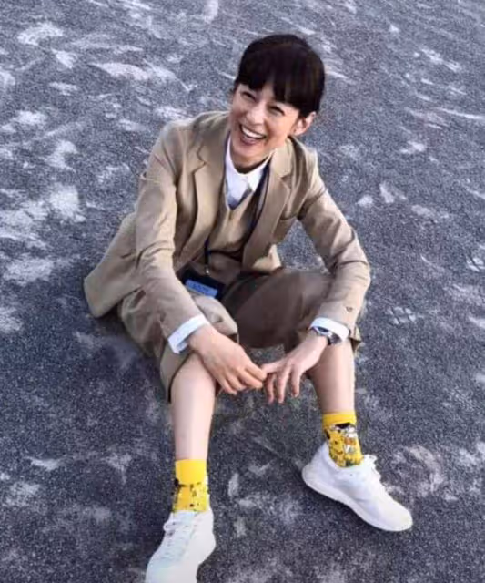 鈴木保奈美自然老去的樣子真美,尤其是配飾好會搭配,優雅又帥氣