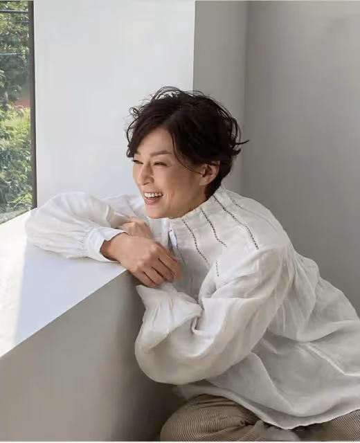 鈴木保奈美自然老去的樣子真美,尤其是配飾好會搭配,優雅又帥氣
