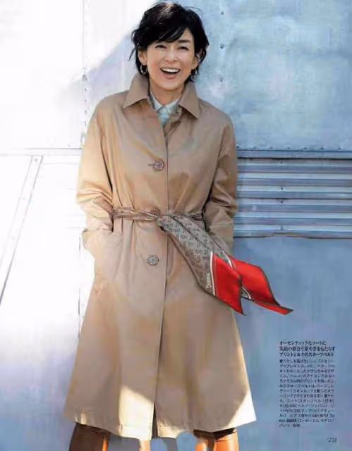 鈴木保奈美自然老去的樣子真美,尤其是配飾好會搭配,優雅又帥氣