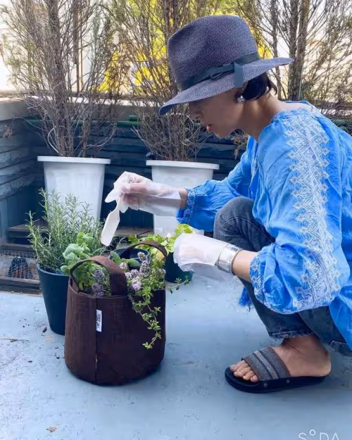 鈴木保奈美自然老去的樣子真美,尤其是配飾好會搭配,優雅又帥氣