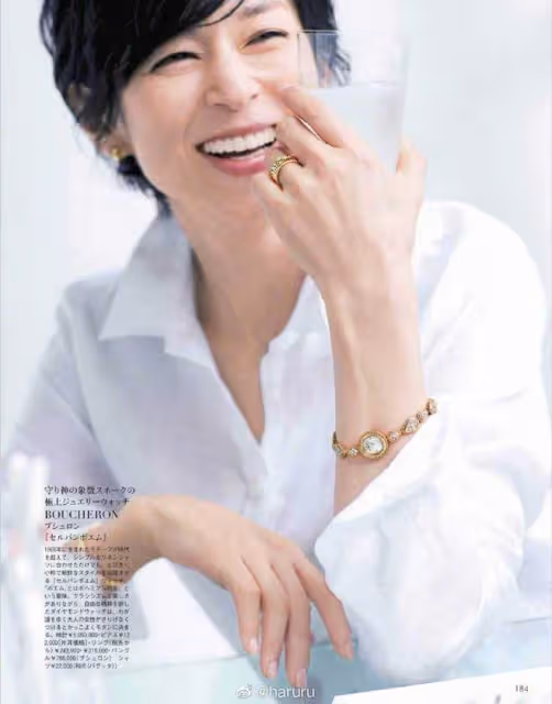 鈴木保奈美自然老去的樣子真美,尤其是配飾好會搭配,優雅又帥氣