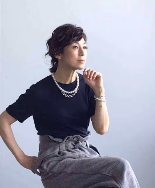鈴木保奈美自然老去的樣子真美,尤其是配飾好會搭配,優雅又帥氣