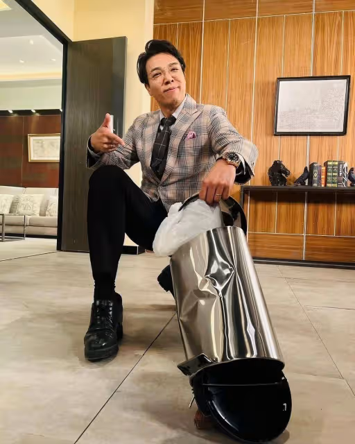 又走一個!TVB綠葉鄭世豪離巢,服務大台24年,與妻子堅持丁克