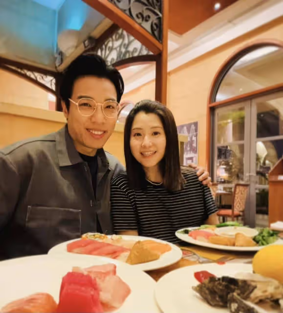 又走一個!TVB綠葉鄭世豪離巢,服務大台24年,與妻子堅持丁克
