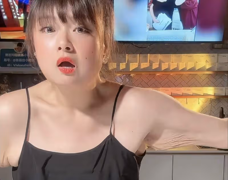 TVB知名女星陳嘉佳曬泳裝照,減肥成功瘦掉110斤,上圍依舊豐滿