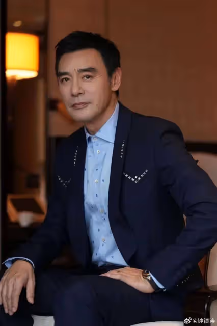TVB新劇樂壇大佬驚喜加入,飾演馬國明父親,有望成為《新聞女王》第二