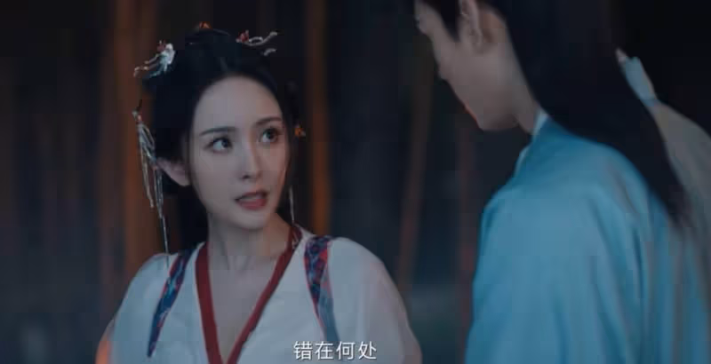 頂著一張「面癱臉」卻非要演「第一美女」,出場就被女角「艷壓」