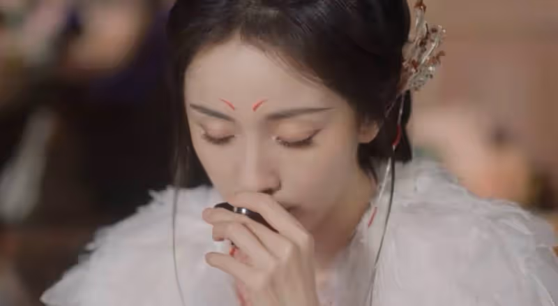 頂著一張「面癱臉」卻非要演「第一美女」,出場就被女角「艷壓」