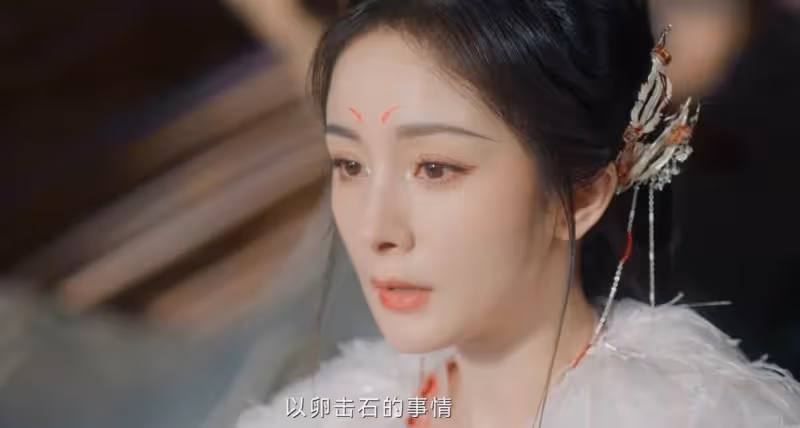 頂著一張「面癱臉」卻非要演「第一美女」,出場就被女角「艷壓」