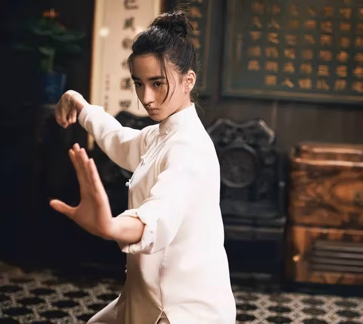 肖戰版《射鵰》《愛有天意》中德混血美女李宛妲撞臉黎姿