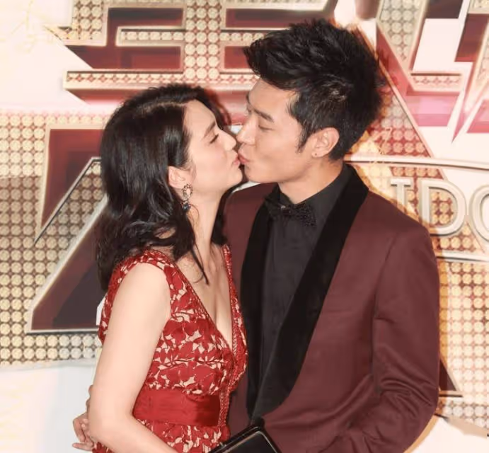 53歲TVB前女星大露白滑長腿,網友驚嘆!與內地男星多次傳婚變