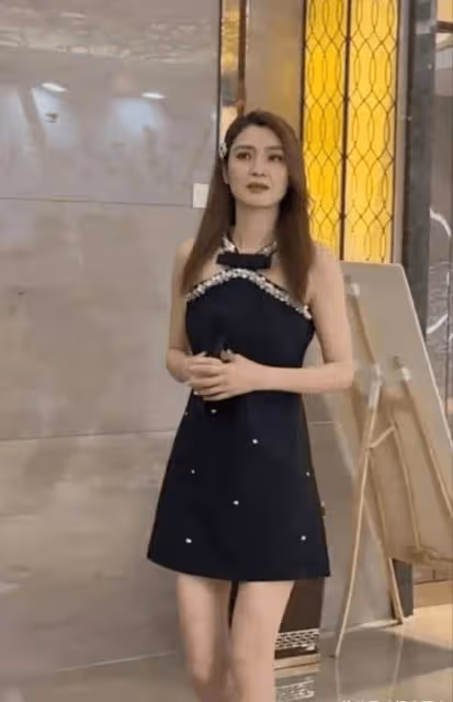 53歲TVB前女星大露白滑長腿,網友驚嘆!與內地男星多次傳婚變