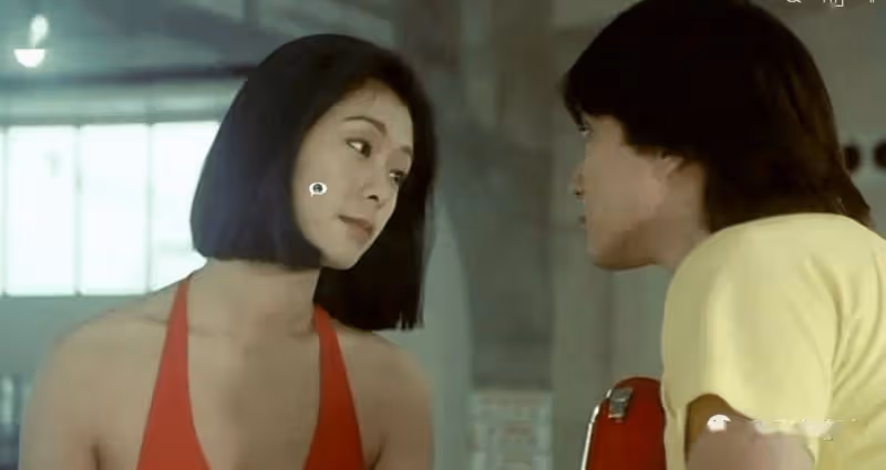 34歲TVB女星大曬藍色比基尼,火辣身材獲網友點贊!與這位艷星居然是姑侄