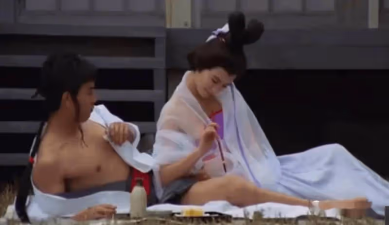 34歲TVB女星大曬藍色比基尼,火辣身材獲網友點贊!與這位艷星居然是姑侄