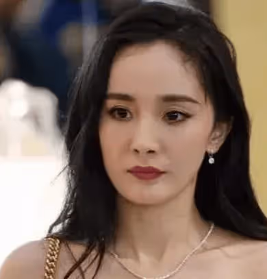 楊冪年紀不算大卻提前衰老,流量降低演技被罵,37歲的她有種力不從心的感覺