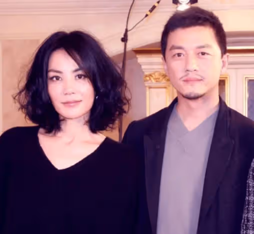 王菲對李亞鵬的看法:我的前夫深陷債務泥潭,已經無法挽回了