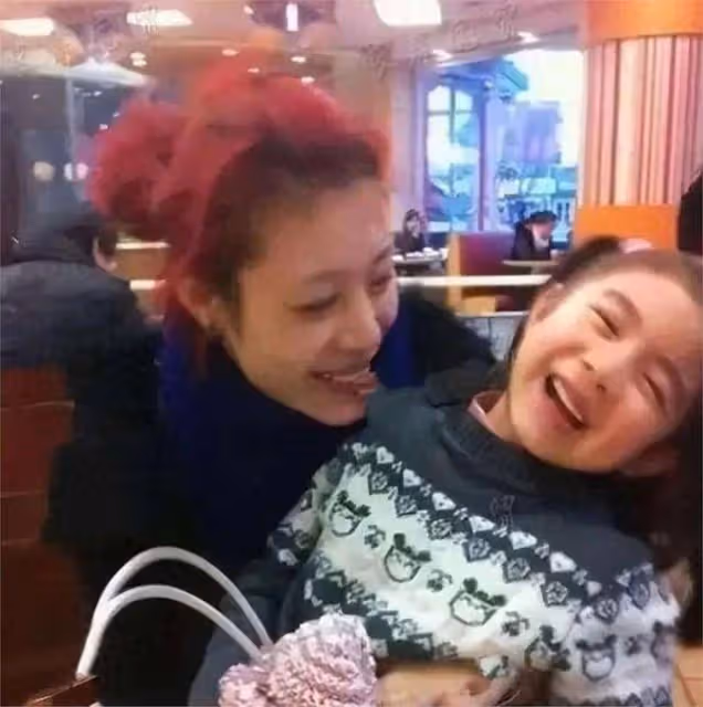 同樣是汪峰的基因,章子怡和葛薈婕的女兒近照,盡顯媽媽風範!