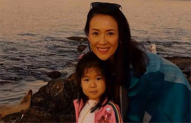 同樣是汪峰的基因,章子怡和葛薈婕的女兒近照,盡顯媽媽風範!