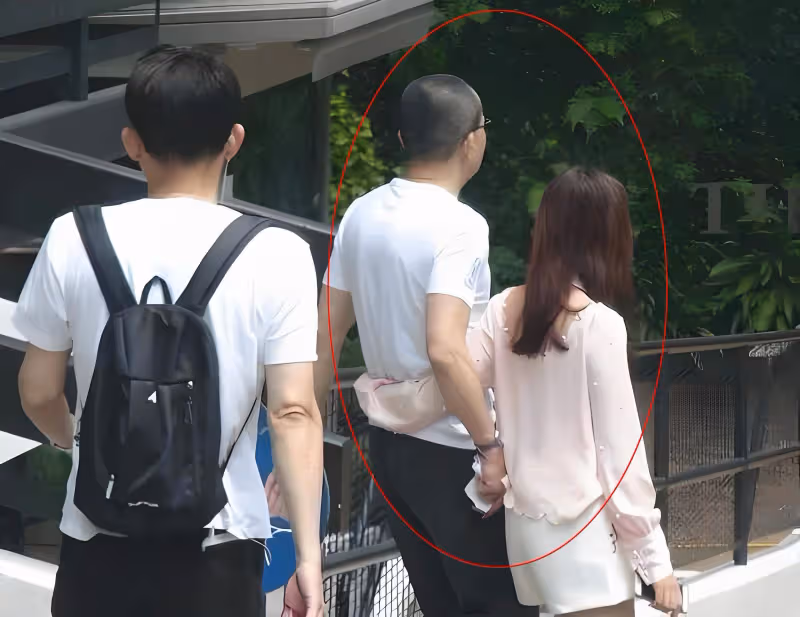 港姐郭嘉文近照顯壯碩,髮際線稀疏嘴型怪異!被質疑已懷孕生子