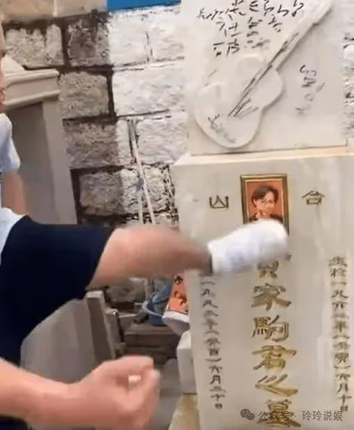 黃家駒墓被毀,兇手身份被扒,曾與郭富城洪金寶等明星合照