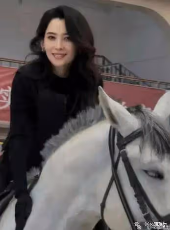 汪峰官宣：李巧真的很美，但是忍住了四個月才交往，沒綠章子怡！