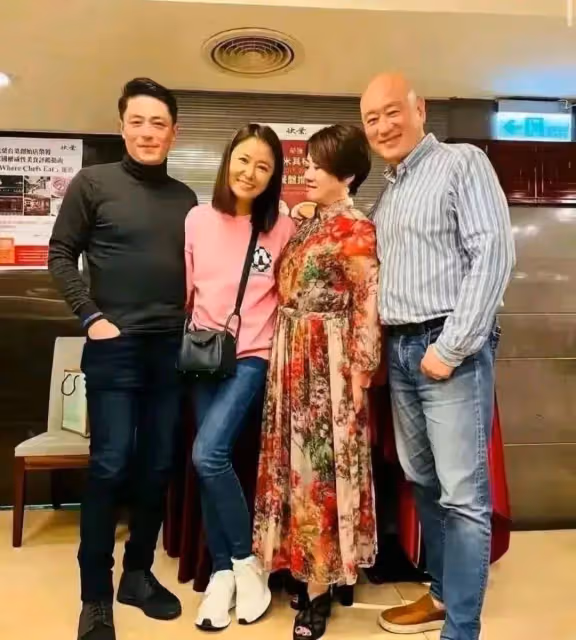 林心如幫女兒過生日,46歲的她頭戴氣球似少女,被愛情滋潤的女人活的都美麗