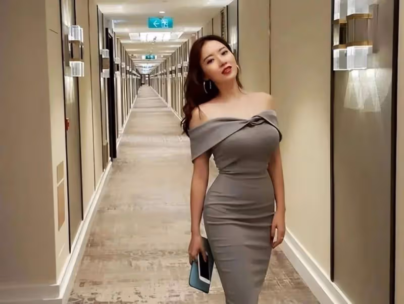 能夠「迷倒」劉強東的蔣聘婷,到底有什麼魔力?看完她的身材和穿搭終於明白了