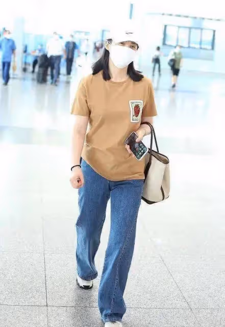 蔣勤勤帶火了美拉德新穿法:白襯衫+九分褲+短髮,時髦高級又優雅