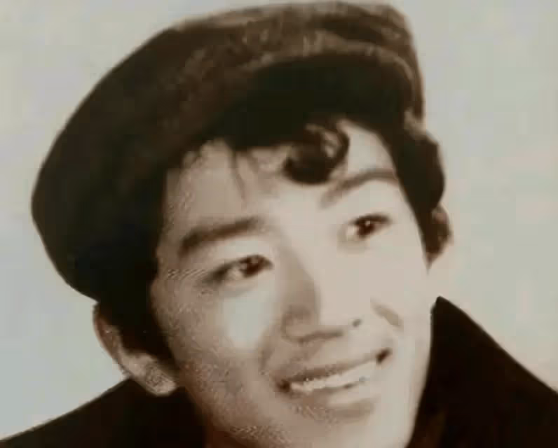他被譽為最乾淨的男演員,對同事女兒一見鍾情結婚36年零緋聞,兒子成唯一心病