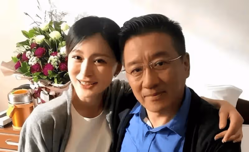 他被譽為最乾淨的男演員,對同事女兒一見鍾情結婚36年零緋聞,兒子成唯一心病