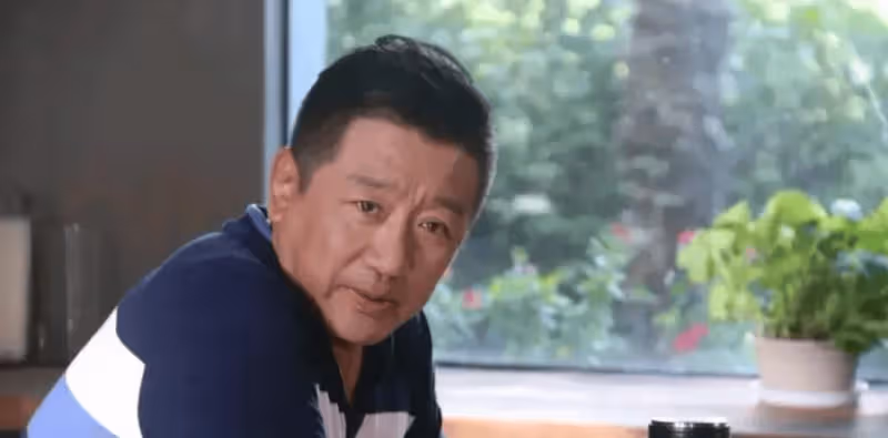 他被譽為最乾淨的男演員,對同事女兒一見鍾情結婚36年零緋聞,兒子成唯一心病