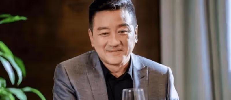 他被譽為最乾淨的男演員,對同事女兒一見鍾情結婚36年零緋聞,兒子成唯一心病