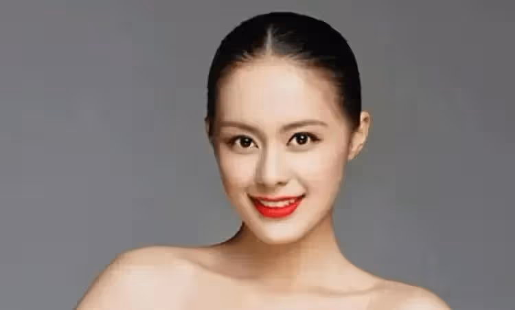 她是胡歌深愛的「妻子」,被稱為央視「親閨女」,可為什麼成了捧不紅的女藝人