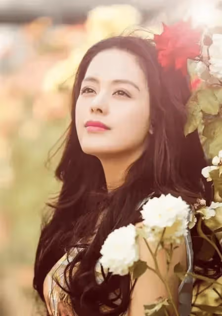 她是胡歌深愛的「妻子」,被稱為央視「親閨女」,可為什麼成了捧不紅的女藝人