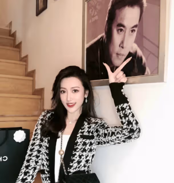 舅舅是陳佩斯,外公是影帝,爸爸是國家一級演員,她卻不願成明星,甘願當網紅