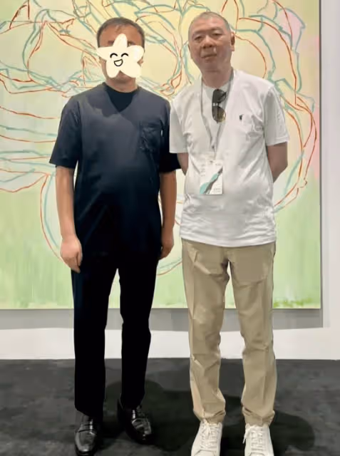 馮小剛夫婦北京看展被偶遇,穿著低調樸素,57歲徐帆優雅氣質佳