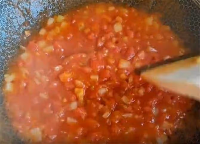 豆腐新吃法,不用一滴水,加2個西紅柿,簡單一做,賽過大魚大肉