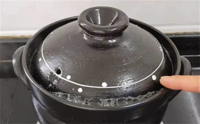 新砂鍋別直接用,教你正確開鍋方法,砂鍋不開裂不串味,建議收藏