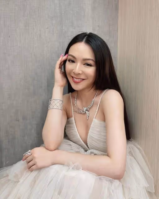 TVB女星與男友分手後專注工作治療情傷,面容憔悴驚現大小眼