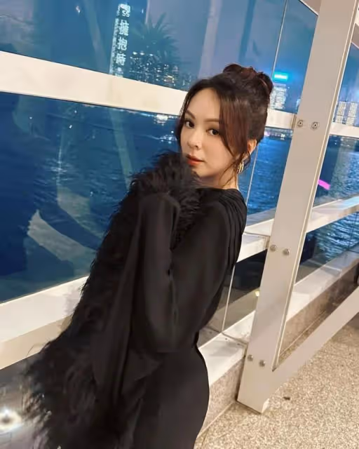 TVB女星與男友分手後專注工作治療情傷,面容憔悴驚現大小眼